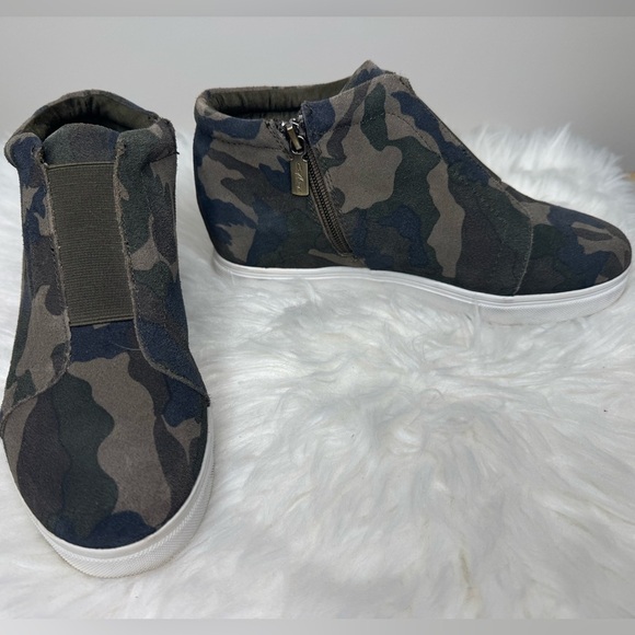 Waterproof Suede Wedge Sneaker Bootie - green size 7 - Picture 4 of 8